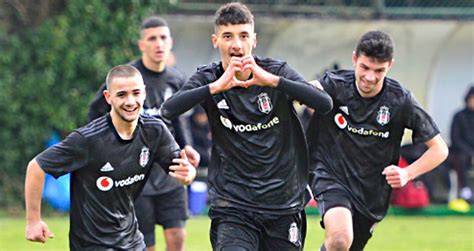 Beşiktaş'ın Genç Yetenekleri: Hangi Oyuncular Potansiyel Taşıyor?